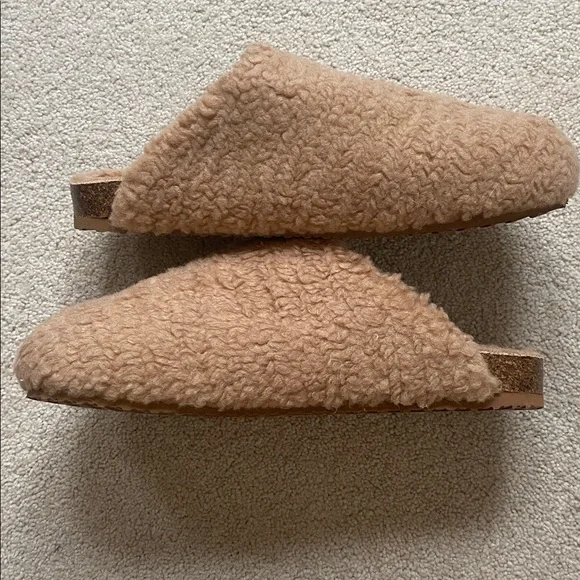 NWT! Intentionally Blank Apres Slippers - Picture 4 of 10